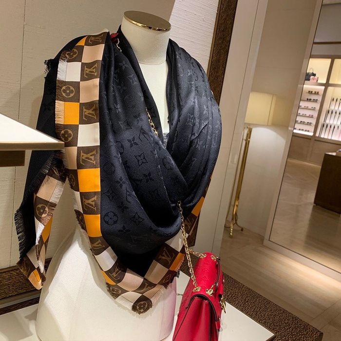 Louis Vuitton Scarf LV00125